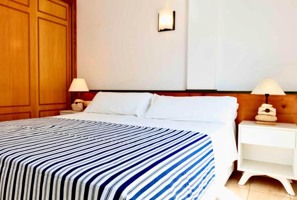 Apartamento Sa Varadero 2D Vista Mare Laterale Leilighet Es Pujols Eksteriør bilde